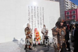 Хотгойдын шадар ван Чингүнжавын хөшөө нийслэлд сүндэрлэлээ
