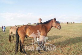 Их хурд-5 уралдаанд уягдаж буй нь