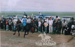 Аймгийн Алдарт уяач Ж.Цэрэндорж: Халзан азарганыхаа зургаа дахь үеийн төлөөр наадаж байна