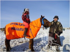 Айргийн дөрөвт хурдалсан Төв аймгийн Баянцагаан сумын Ц.Энхбатын хамар цагаан зээрд морь