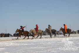 Сүхбаатар аймгийн аварга хүлэг шалгаруулах уралдаанд түрүүлж айрагдсан хурдан соёолонгууд