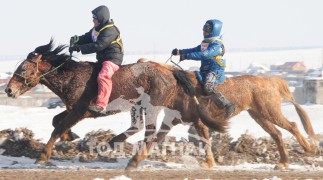 Айргийн тавт хурдалсан Сэлэнгэ аймгийн Цагааннуур сумын уугуул Батмөнхийн цавьдар соёолон