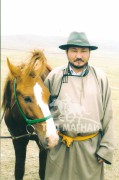 Монгол улсын манлай уяач Б.Мөнхтөр: Хурдан буянгаараа олон жил тогтмол амжилттай наадаж чадвал тэр уяачийн том бахархал