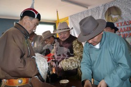 “Нарны хүлэг” уяачдын холбоо хурлаа хийж, шилдгүүдээ тодрууллаа