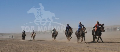 Дундговьчууд гурван насны түрүүгээ алдсангүй