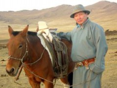 Аймгийн Алдарт уяач Ц.Энхбат: Нутгийн монгол адуугаар сайхан наадахыг зорьдог