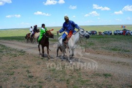 2. Гуравдугаар багийн уяач Батжаргалын хонгор 