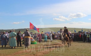 Уяач Ч.Батнаран: Түрүүлсэн жороо морь маань гурван минут 54 секунд хурдаллаа