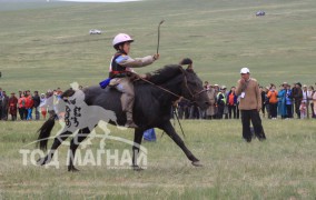 Х.Улам-Өрнөхийн хар барианы зурхайд.Унаач Б.Сэлэнгэзаяа 