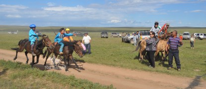 Асгат суманд даага, соёолонгийн уралдаан болжээ