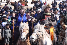 Хараа булаасан хос морьтонгууд