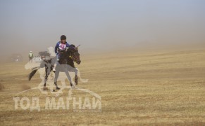 Хурдан морь унаач Г.Отгонпунцаг: Шороотой үед уралдах нь илүү хүндрэлтэй байна