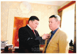Төв аймгийн Баяндэлгэр сумын МСУХ-ны тэргүүн В.Батдорж: Энэ нутгийнхан Василийн хонгор азарга гэхээр андахгүй