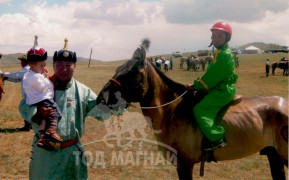 Аймгийн Алдарт уяач Д.Батмөнх:Түвдэн Манлайн дүүгээр адуу шинжүүлнэ гээд сандаргадаг байлаа