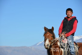 Уралдаанч С.Очирваань:Дүрэмт хувцас өмсөөд Хүрлээ ах шигээ бригадын генерал болохыг хүсдэг