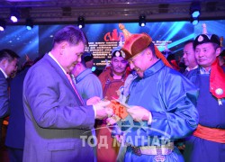 22 хүн нийслэлийн Алдарт уяач цол хүртлээ