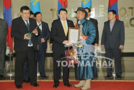 Говь-Алтай аймгийн улсын шилдэг уяач Д.Шаравнямбуу: Хязаалан үрээ маань өнөө жил долоон удаа түрүүлж, айрагдсан