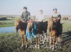 Сумын Алдарт уяач Ч.Рэнцэнбаатар: Хоёр хүрэн морь маань намайг олон жил баярлуулсан даа