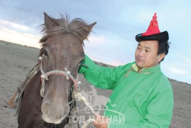 Сумын Алдарт уяач Т.Буян-Өлзий: Говийн халуунд уяа тааруулна гэлэг уяачийн ур чадвартай холбоотой