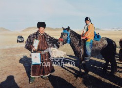 Бор соёолон аймгийн хангайн бүсийн уралдаанд айргийн гуравт хурдлаад байгаа нь - 2013 он