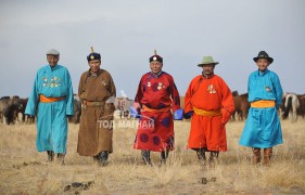 Аймгийн Алдарт уяач Л.Содномдаш: Миний амжилтанд их насны морьдын айраг, түрүү жин дардаг