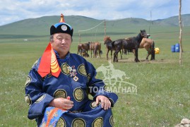 Аймгийн Алдарт уяач Б.Александр: Хорыг нь зөв гаргаад, хоолыг нь сайн тааруулчихсан адуу явнаа л гэдэг байсан