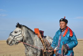 Сумын Алдарт уяач О.Түвшинбат: Морь айрагдсан наадам болгон сайхан