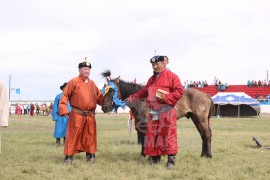 Тод манлай уяач Д.Цэрэнжигмэд: Асгат саарлынхаа дөрвөн төлөөр бахтай сайхан наадлаа