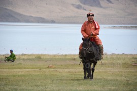 Тод манлай уяач Н.Даш-Өлзий: Техник технологи хөгжсөн XXI зуунд тэмээн хөсгөөр нүүж нүүдэлчин ахуйгаа хадгалж буй хөдөлмөрч хүмүүс бол манай Нарангийн энгэрийнхэн