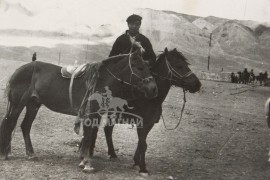 Хурдай цавьдар морь. 1990, 1991, 1992 онд айрагдаж, 1993 онд соёолондоо сумандаа түрүүлсэн