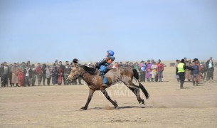 Аймгийн Алдарт уяач Ганбаатарын Ариунболдын халиун