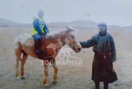 УЯАЧ П.ЧИЛХААСҮРЭН: БИ МОНГОЛ АХУЙ, МОРЬТНЫ СОЁЛОО ҮРГЭЛЖ ДЭЭДЭЛЖ ЯВДАГ