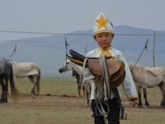 Монгол Улсын Сайн малчин, сумын Алдарт уяач Ч.ЦЭРЭНДАВАА: Ажаа минь надад ОЛОН САЙХАН ХУРДАН БУЯН ХАЙРЛАСАН